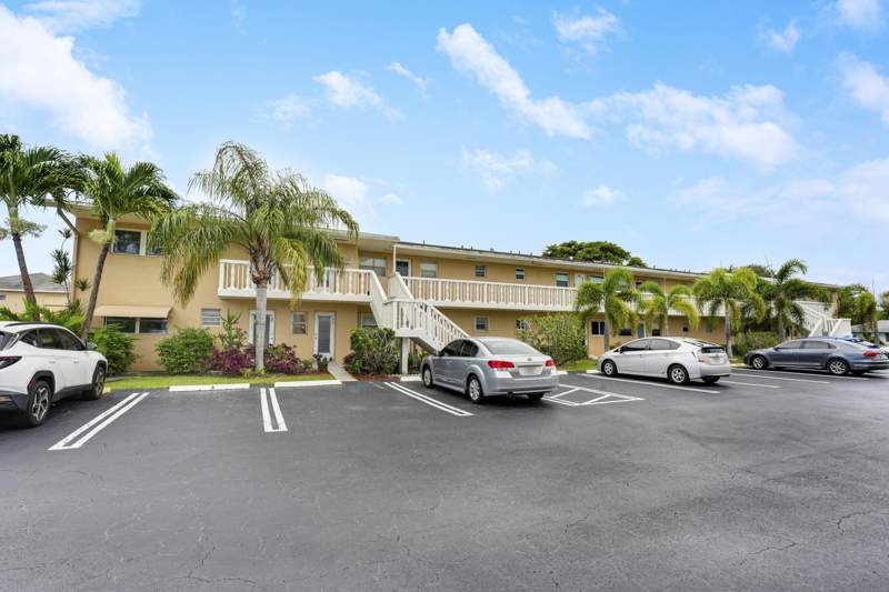 2 bedroom Condominium at 2132 NE 1st Way #201, Village Royale Condo 8, Boynton Beach — photo 2