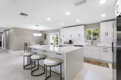 5200 Club Road, Haverhill FL - photo 10 of 33