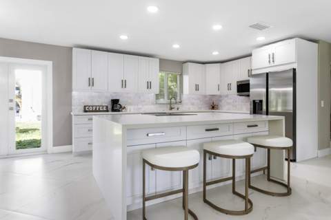 5200 Club Road, Haverhill FL - photo 12 of 33