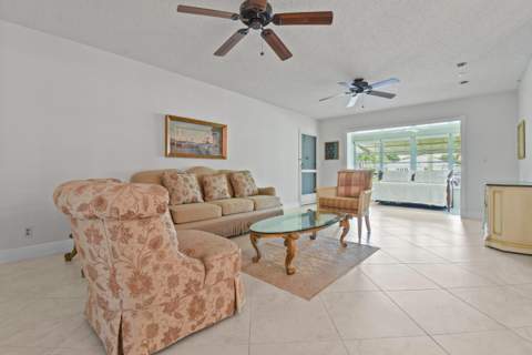 1097 Circle Terrace #C, Delray Beach FL - photo 7 of 36