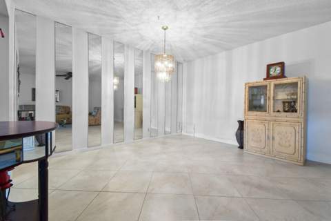1097 Circle Terrace #C, Delray Beach FL - photo 8 of 36