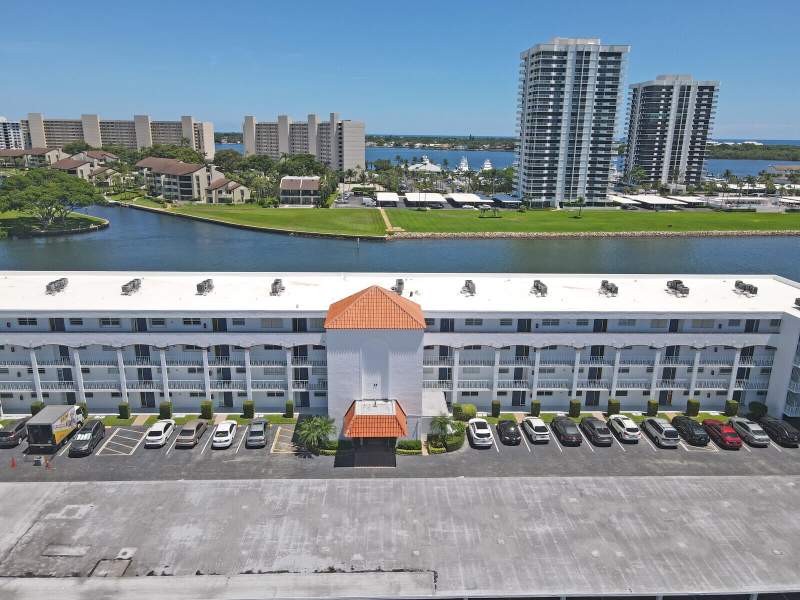 2 bedroom Condominium at 20 Yacht Club Drive #403, Ports O Call Condo S A, B, C And D, North Palm Beach — photo 2