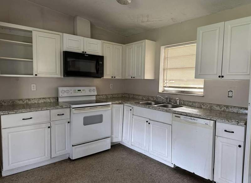 4 bedroom Single Family Residence at 3109 Avenue B Avenue, Home Acres Revised Plat Of Unit 2, Fort Pierce — photo 3