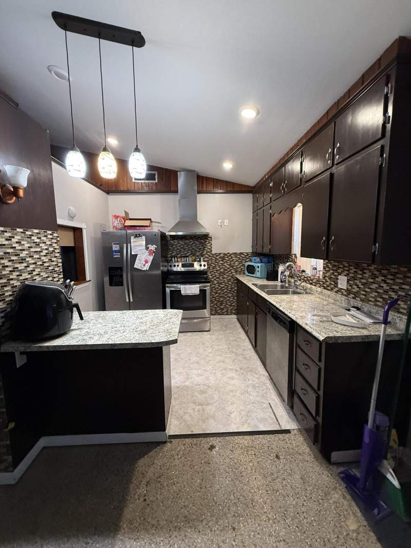 3 bedroom Single Family Residence at 1001 Tortugas Avenue, MARAVILLA ESTATES, Fort Pierce — photo 5