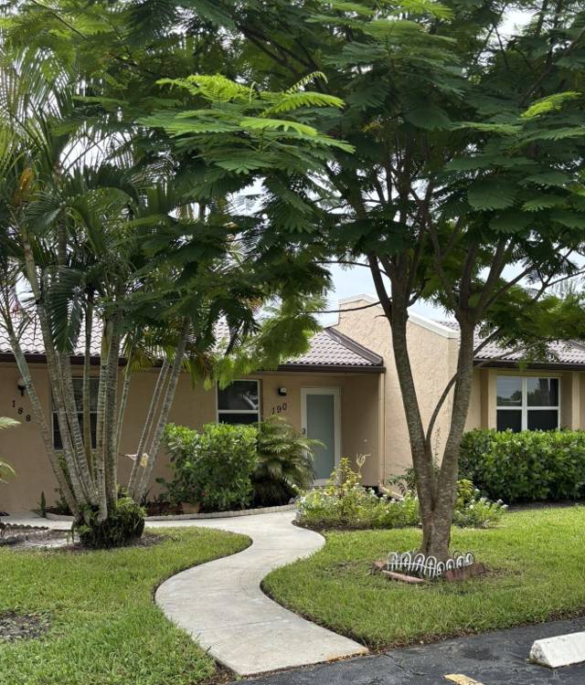 Golden Lakes Village Condo F