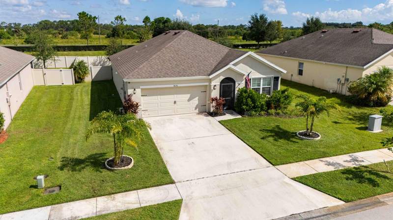 3 bedroom Single Family Residence at 8620 Cobblestone Drive, Creekside Plat No 1, Fort Pierce — photo 2