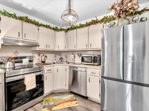 342 Pine Ridge Circle #D-2, Greenacres FL - photo 18 of 47