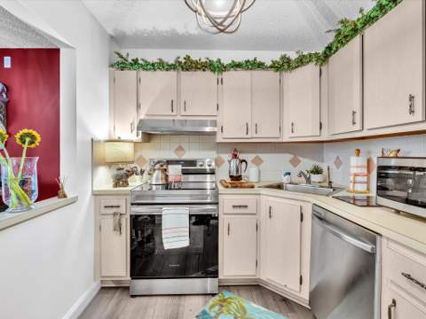 342 Pine Ridge Circle #D-2, Greenacres FL - photo 19 of 47