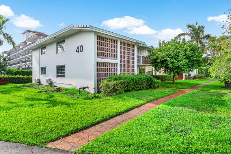 1 bedroom Condominium at 40 SE 13th Street #A3, Palm Royal Apts Inc Condo, Boca Raton — photo 2