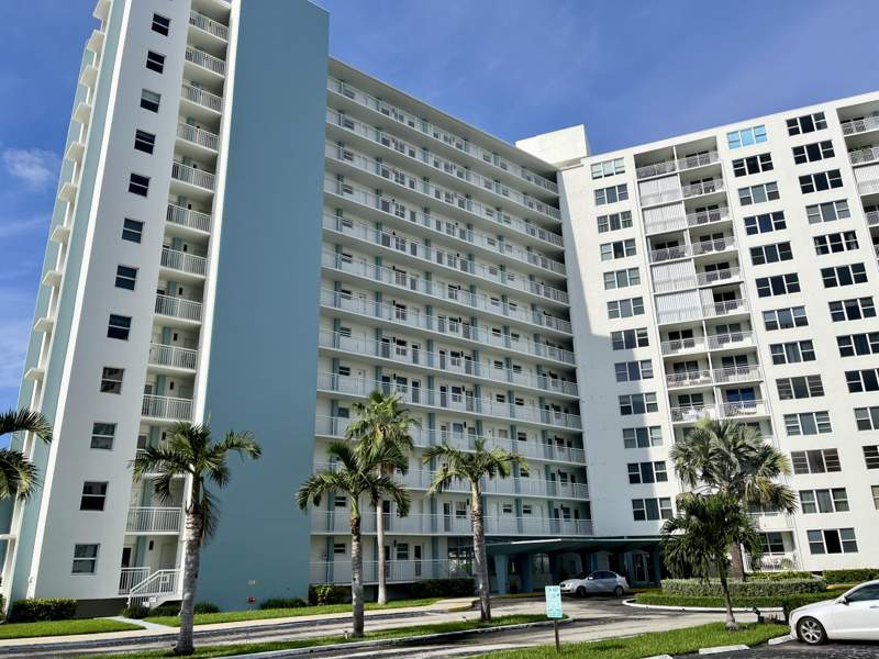 1 bedroom Condominium at 201 N Ocean Boulevard #302, Granada House Condominium, Pompano Beach — photo 2