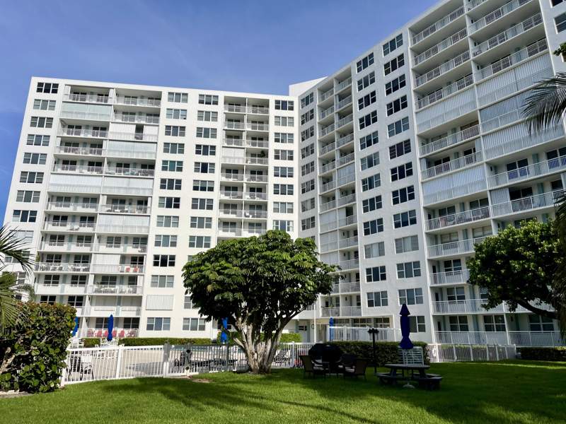 1 bedroom Condominium at 201 N Ocean Boulevard #302, Granada House Condominium, Pompano Beach — photo 3
