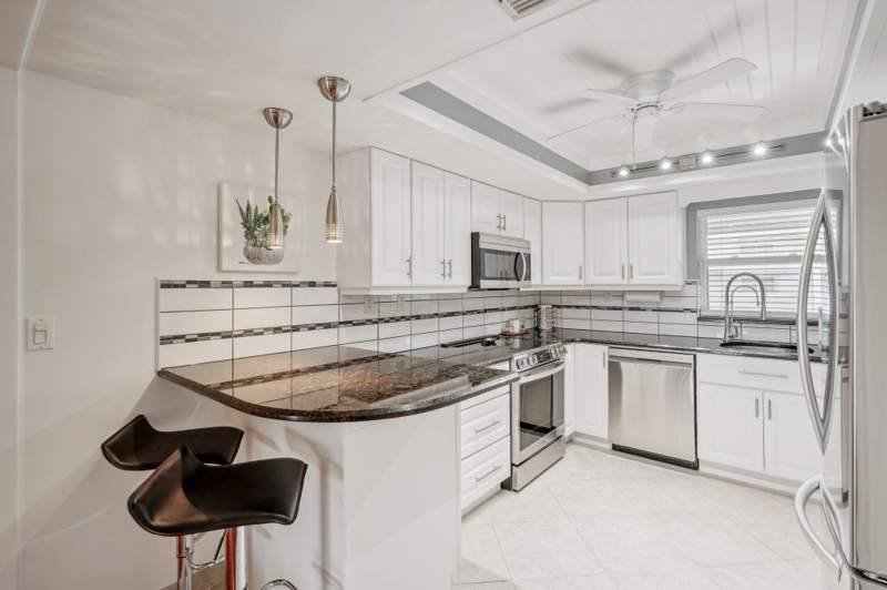 2 bedroom Condominium at 5540 N Ocean Boulevard #212, Queens Cove House Condo, Ocean Ridge — photo 4