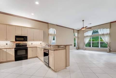 7932 Seagrape Shores Drive, Lake Worth FL - photo 6 of 54