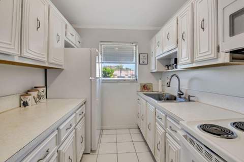 170 High Point Terrace #Apt B, Delray Beach FL - photo 8 of 24