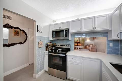 2812 S Garden Drive #109, Lake Worth FL - photo 9 of 24