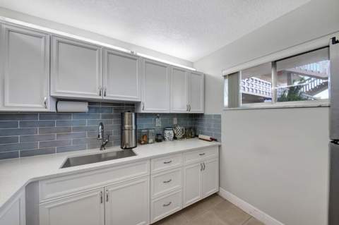 2812 S Garden Drive #109, Lake Worth FL - photo 10 of 24