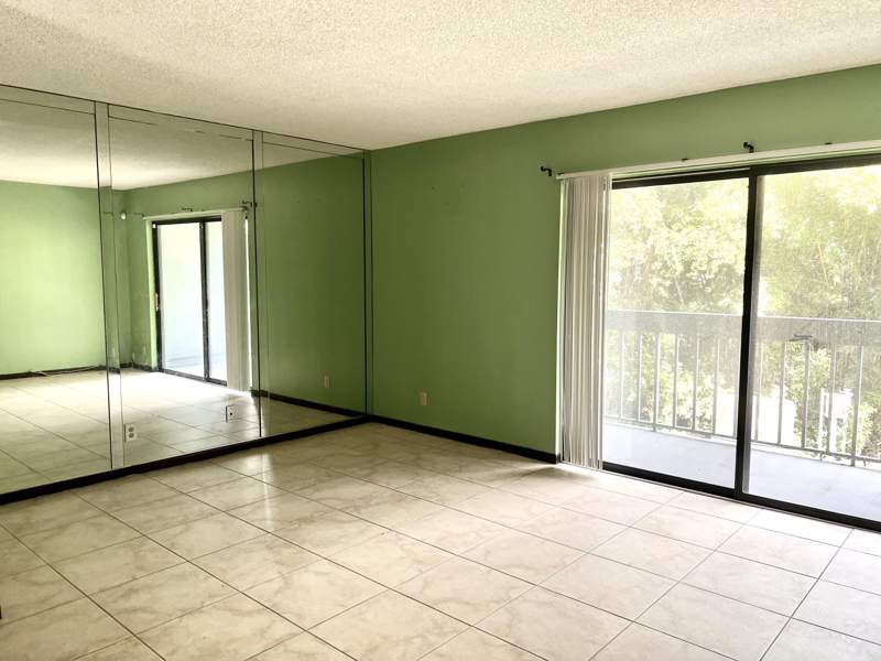 1 bedroom Condominium at 2000 N Congress Avenue #206, Presidential Golfview Cond, West Palm Beach — photo 4