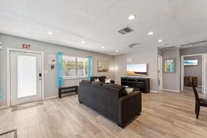 3 bedroom Single Family Residence at 1631 N Andrews Square, Progresso Am Plat Of Blks C-D-E, Fort Lauderdale — photo 2