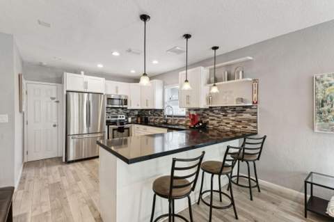 1631 N Andrews Square, Fort Lauderdale FL - photo 6 of 35