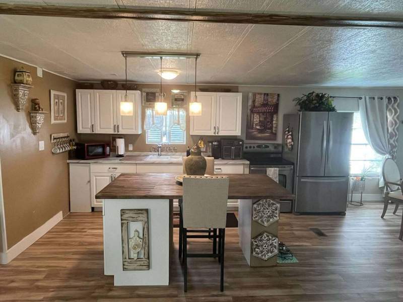 2 bedroom Manufactured Home at 15 La Costa Lane, Spanish Lakes Golf Village, Port St. Lucie — photo 2