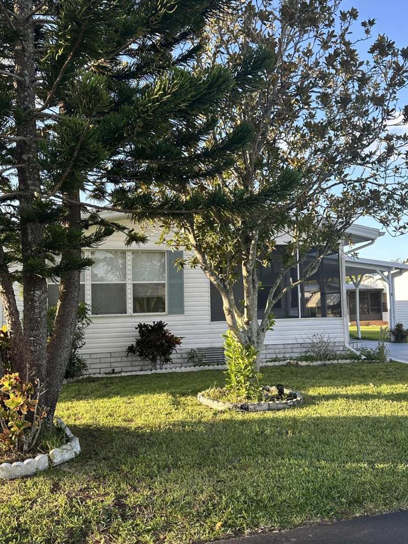 2 bedroom Manufactured Home at 528 Tropical Isles Circle, Tropical Isles, Fort Pierce — photo 1