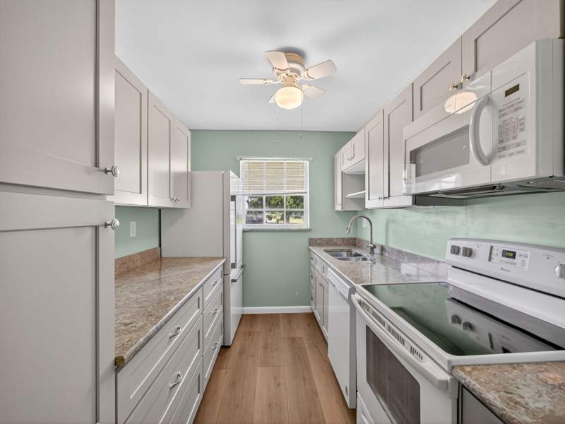 2 bedroom Condominium at 111 Lakes End Drive #B, High Point Of Fort Pierce Condominium Section 1, Fort Pierce — photo 5