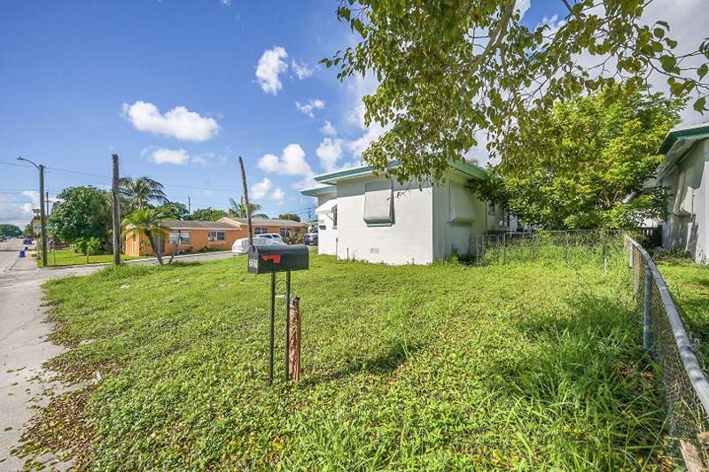 3 bedroom Single Family Residence at 721 N A Street, Hillcrest At L W, Lake Worth Beach — photo 4