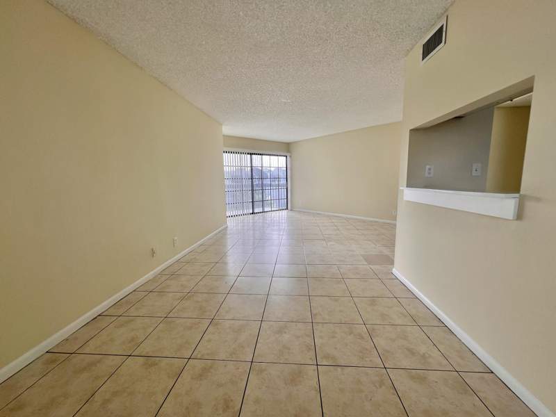 1 bedroom Condominium at 1820 N Congress Avenue #410, Presidential Golfview Condo, West Palm Beach — photo 4