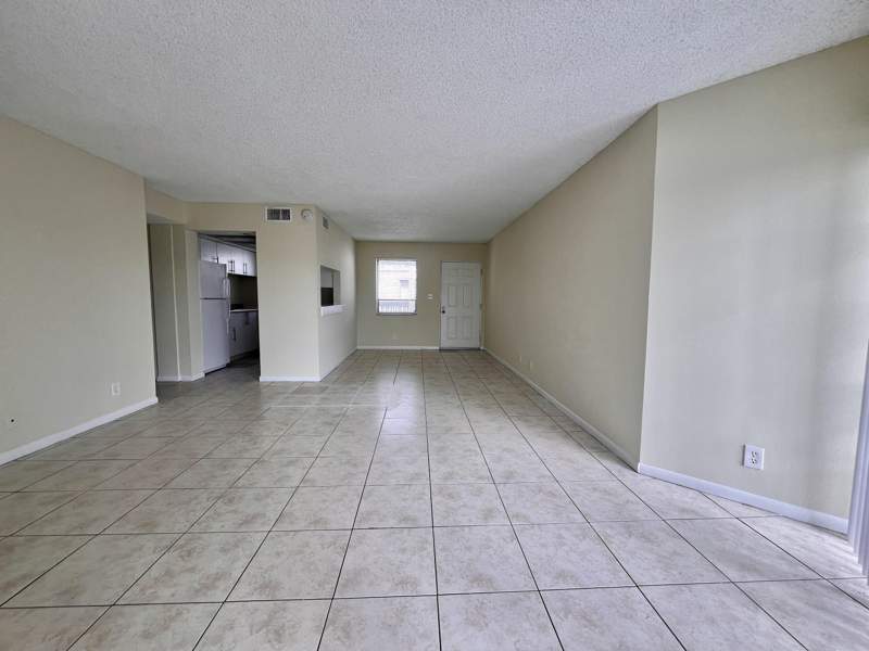 1 bedroom Condominium at 1820 N Congress Avenue #410, Presidential Golfview Condo, West Palm Beach — photo 2
