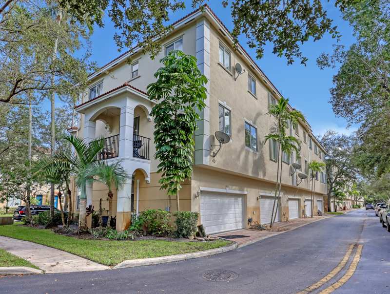 3 bedroom Townhouse at 2850 S Oasis Drive, Quantum Park Townhomes, Boynton Beach — photo 1