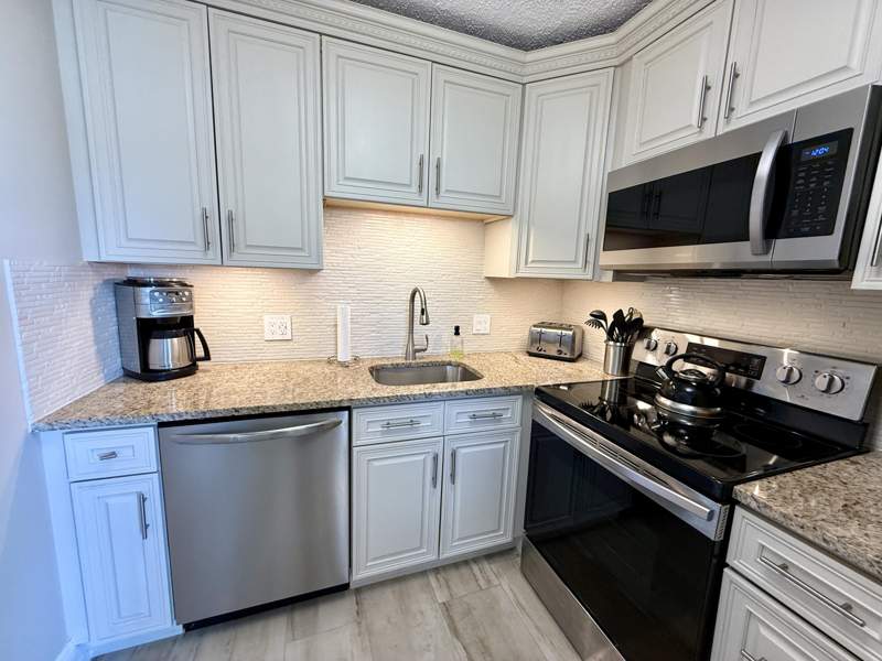 2 bedroom Condominium at 359 Oakridge T, Century Village, Deerfield Beach — photo 4