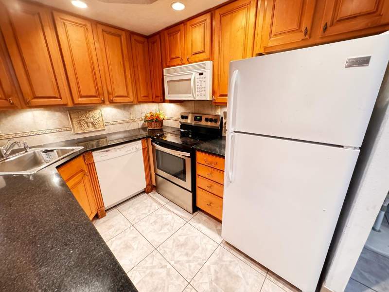 2 bedroom Condominium at 280 Flanders #F, Kings Point Flanders A Thru T Condos, Delray Beach — photo 4