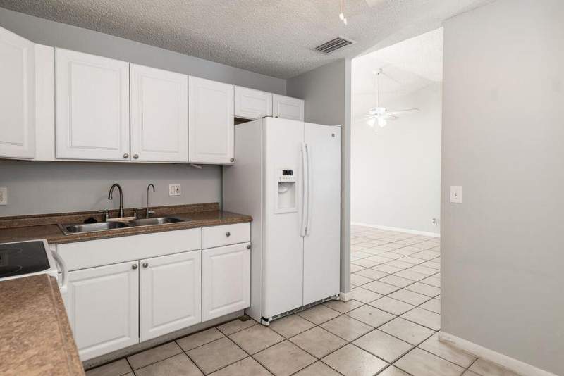 2 bedroom Villa at 5692 SW Stonington Way #5692, Lees Crossing 1 Twnhs, Lake Worth — photo 2