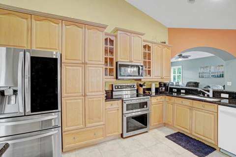 3401 Bent Pine Drive, Fort Pierce FL - photo 18 of 54