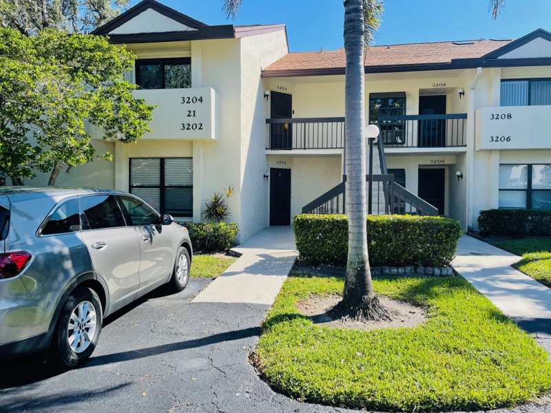 3 bedroom Condominium at 3204 Perimeter Drive #3204, Lucerne Park Conds 1, 1A, 2 Thru 15 & 23 Thru 28, Greenacres — photo 1