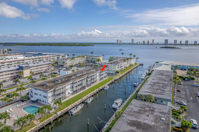 2 bedroom Stock Cooperative at 112 Doolen Court #302, Lake Colony Apts Two Inc, North Palm Beach — photo 1