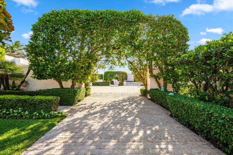 12 bedroom Single Family Residence at 911 N Ocean Boulevard, Palm Beach, Palm Beach — photo 3