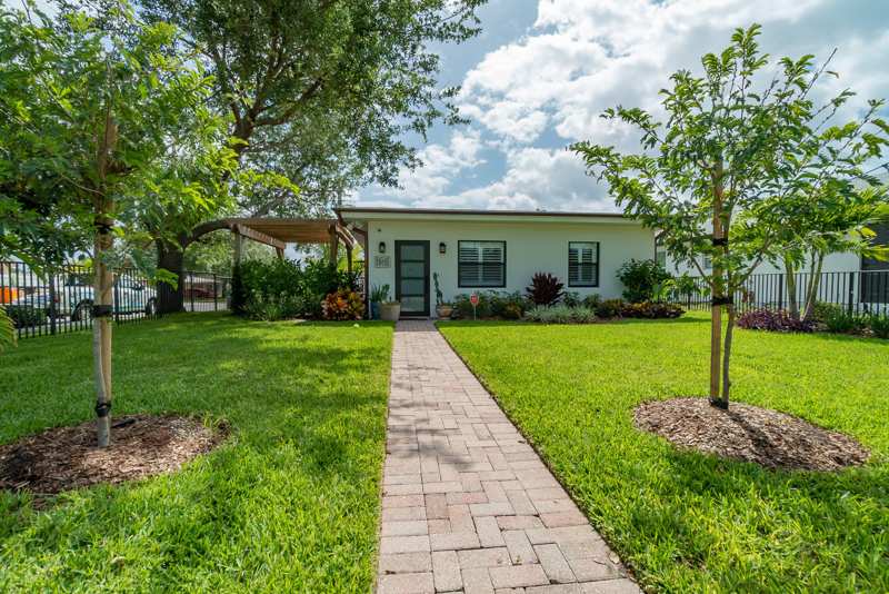 2 bedroom Single Family Residence at 301 S Swinton Avenue, Delray Resub Of Blk 72 And W Pt Of Blk 80, Delray Beach — photo 1