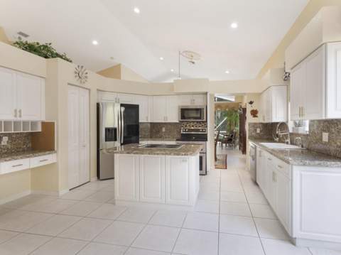 5159 Brookview Drive, Boynton Beach FL - photo 7 of 34