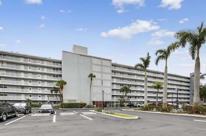 2 bedroom Condominium at 5500 NW 2nd Avenue #121, Boca Teeca Condo 3, Boca Raton — photo 1