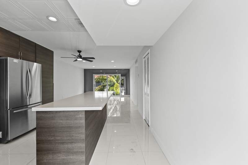 2 bedroom Condominium at 809 W Oakland Park Boulevard #K12, Racquet Club, Oakland Park — photo 2