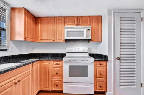 121 Wettaw Lane #211, North Palm Beach FL - photo 6 of 55
