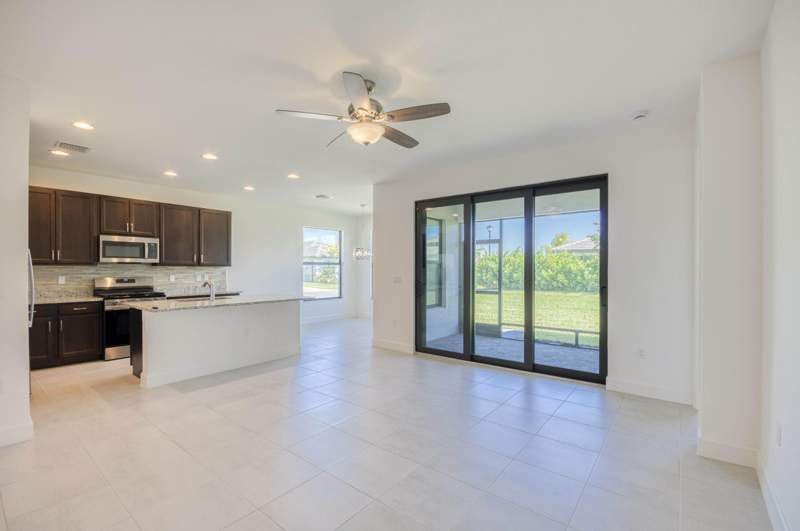 2 bedroom Single Family Residence at 12555 SW Manatee Marsh Terrace, Riverland - Valencia Walk, Port St. Lucie — photo 4