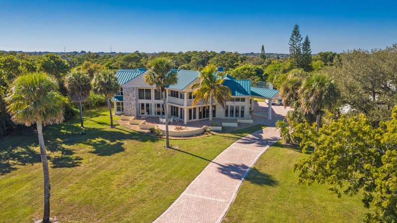 8 bedroom Single Family Residence at 3343 S Indian River Drive, Einsel'S Subdivision, Fort Pierce — photo 4