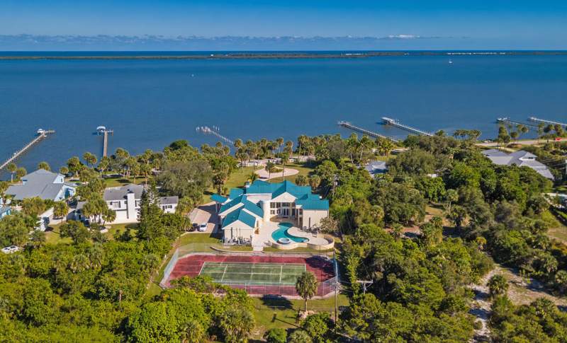 8 bedroom Single Family Residence at 3343 S Indian River Drive, Einsel'S Subdivision, Fort Pierce — photo 2