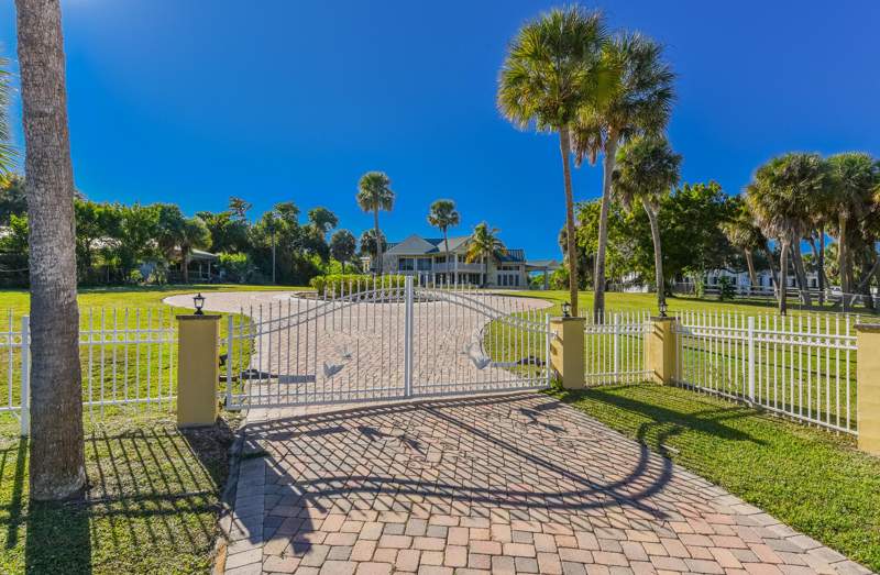 8 bedroom Single Family Residence at 3343 S Indian River Drive, Einsel'S Subdivision, Fort Pierce — photo 3