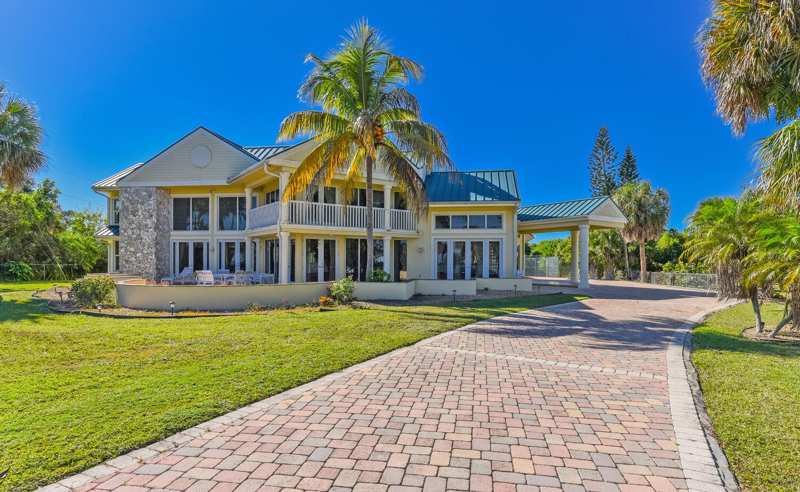 8 bedroom Single Family Residence at 3343 S Indian River Drive, Einsel'S Subdivision, Fort Pierce — photo 1