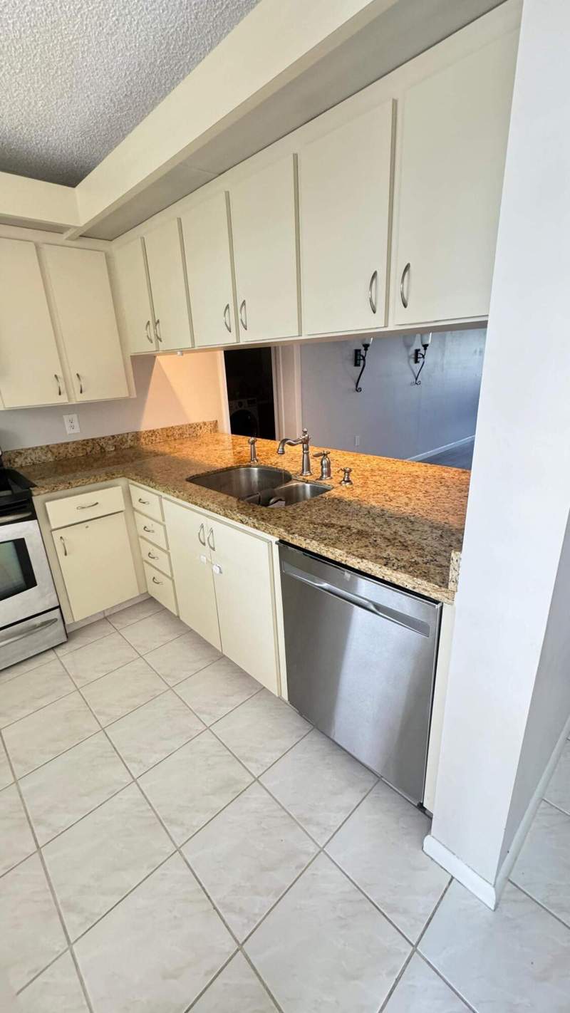 2 bedroom Condominium at 6049 Balboa Circle #202, Whitehall Condo At Camino Real, Boca Raton — photo 2