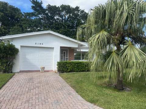 5195 Nicholas Drive, West Palm Beach FL - photo 6 of 17