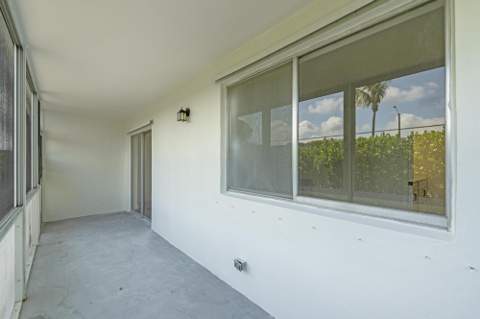 2647 Garden Drive #101, Lake Worth FL - photo 23 of 33